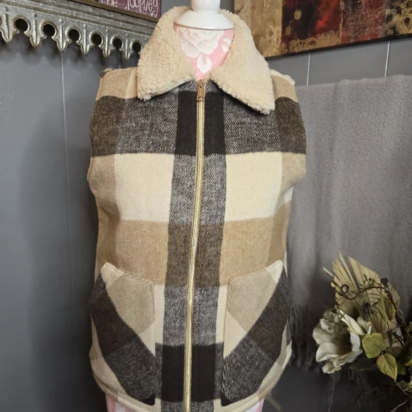 Sanctuary Fleece Lined Vest - Picture 2 of 2